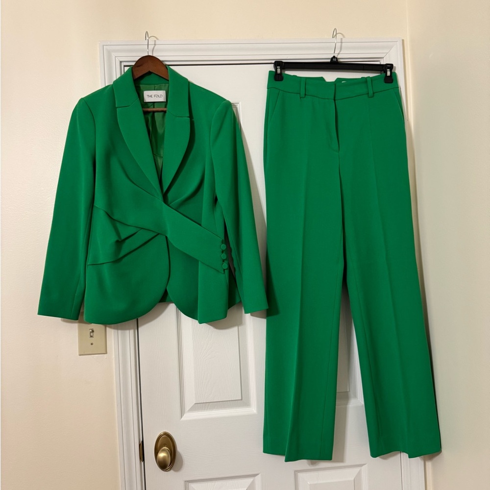 The Fold London Women's Green Blazer and Pants Set
